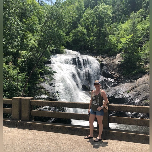 Meet your Posher, Tera - Picture 1 of 3